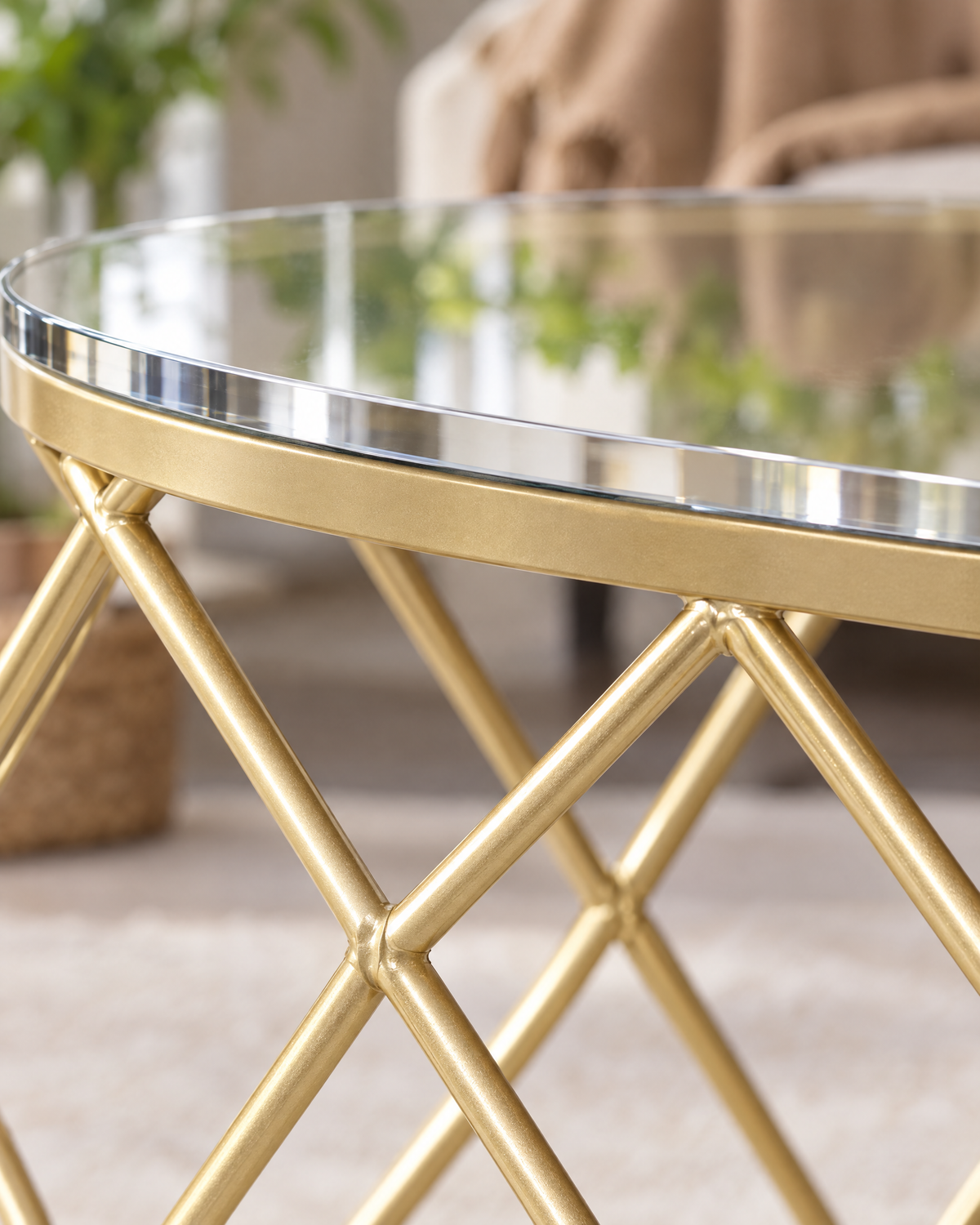 Tables rondes dorées en verre - détail